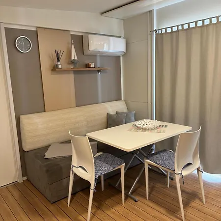 Mobile Nelly 787 Parque de Campismo *