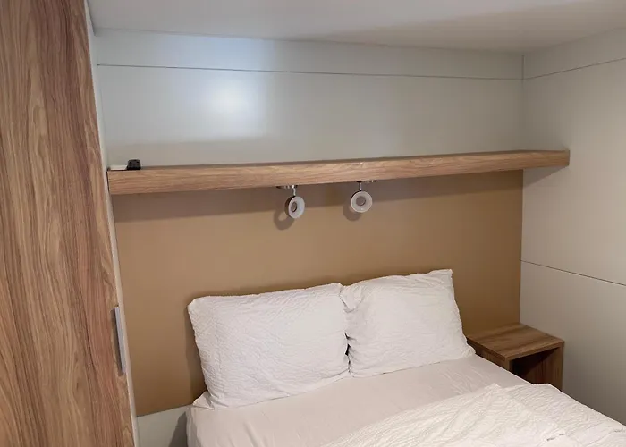 Mobile Nelly 829 Биоград-на-Мору