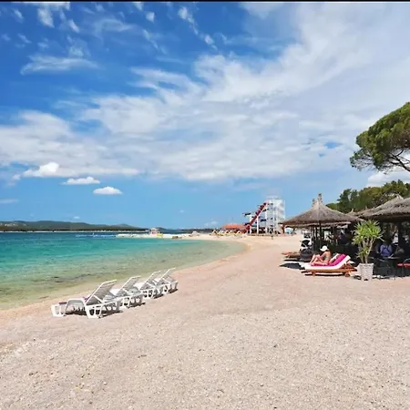Mobile Nelly 2 Biograd Na Moru